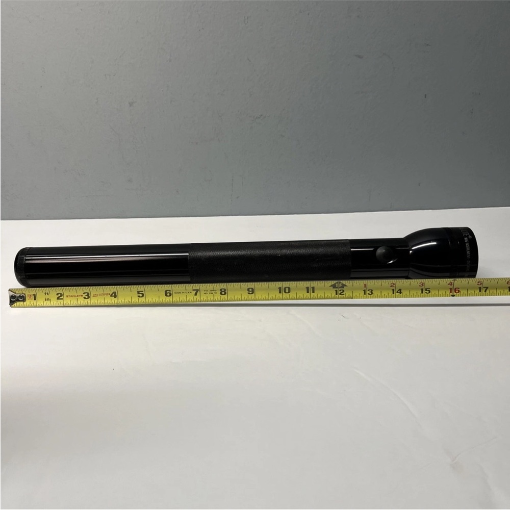 Mag-Lite 17” long Flashlight 5-D Cell Black Aluminum Flash Light 🔦 - Picture 2 of 9